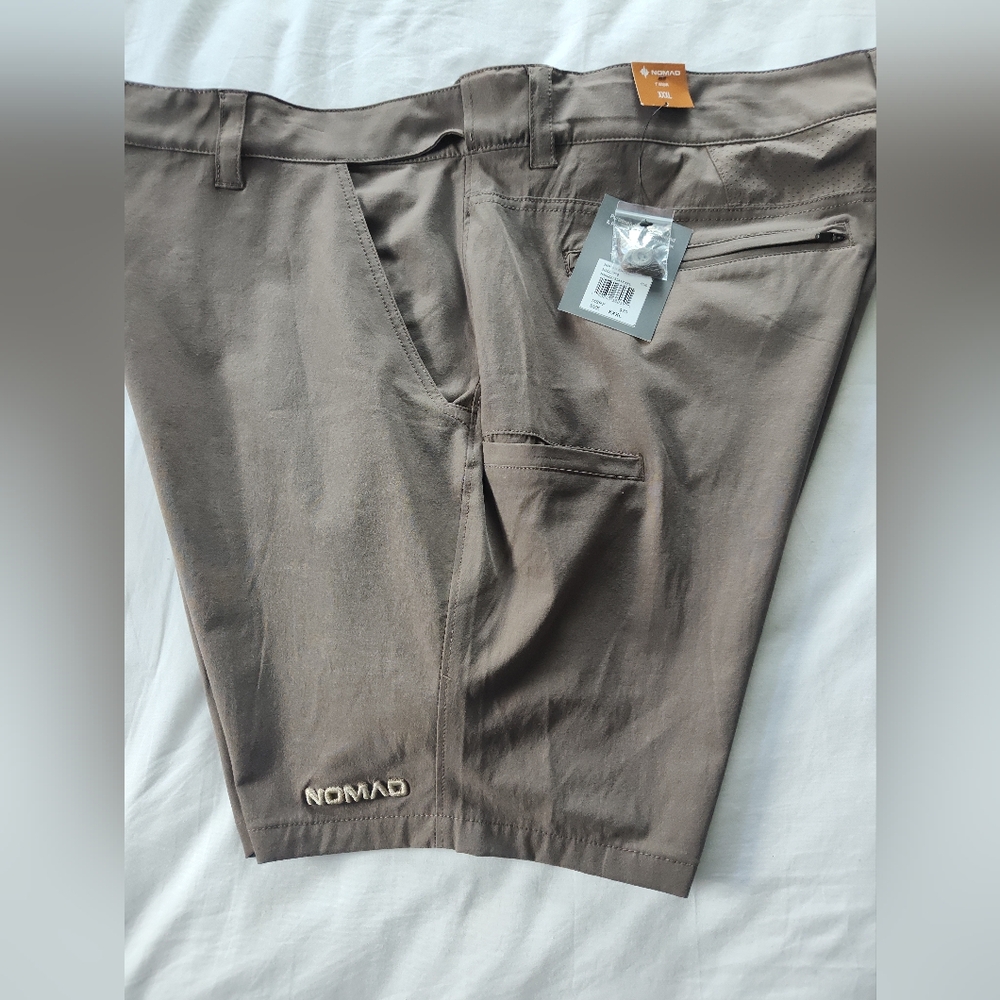 NOMAD Men's Outdoor Shorts. Size XXXL. Brown Colored (NWT)